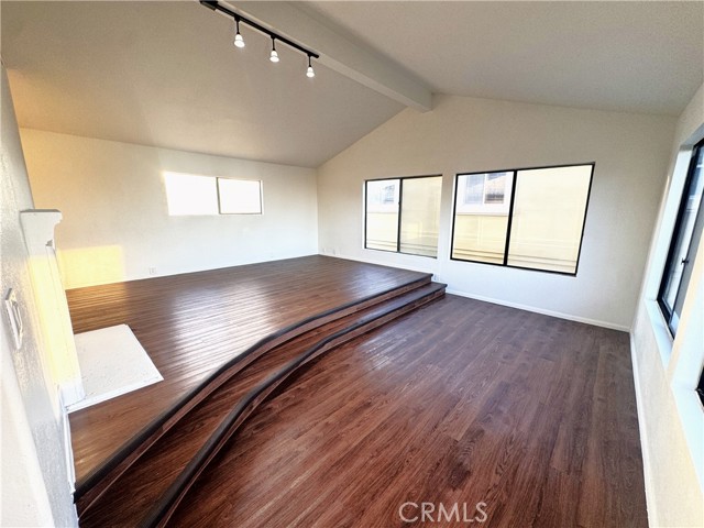 Detail Gallery Image 14 of 16 For 4226 Don Carlos Dr, Los Angeles,  CA 90008 - 4 Beds | 2/1 Baths