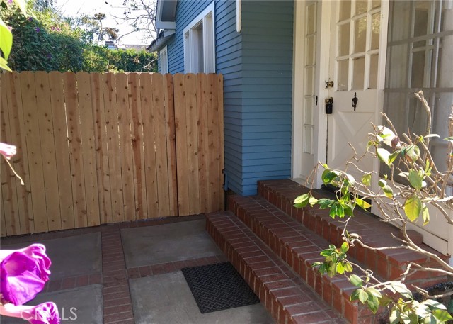 11958 Sarah Street, Valley Village CA: https://media.crmls.org/medias/3428f3e2-078f-428c-a248-dca78edbd063.jpg