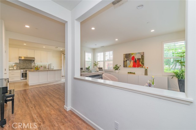 Detail Gallery Image 3 of 37 For 59 Fairymoss, Irvine,  CA 92620 - 3 Beds | 3/1 Baths