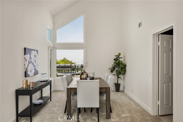 580 S Londerry Ln, Anaheim Hills CA: https://media.crmls.org/medias/342936bf-e84b-4613-89f4-4ac2579f1737.jpg