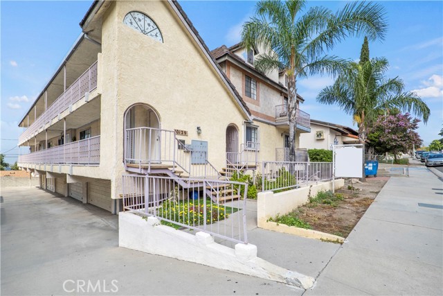 10129 Commerce Avenue, Tujunga CA: https://media.crmls.org/medias/342a7fab-f380-4606-bcd9-7d15e47bdadc.jpg