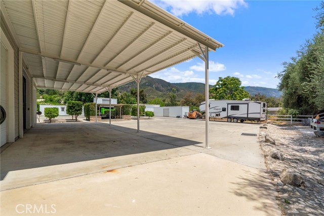 1033 Kimbark Avenue, San Bernardino CA: https://media.crmls.org/medias/342b1496-55c6-46d3-b7af-e46a754e1b9a.jpg