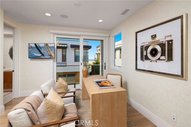 1515 E Ocean Boulevard, Newport Beach CA: https://media.crmls.org/medias/342b43c6-52eb-478e-b94a-f77eee399c37.jpg