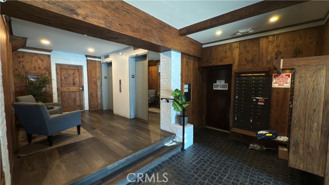 532 N Rossmore Avenue, Los Angeles CA: https://media.crmls.org/medias/342b4aec-56c8-4aab-96f4-d0c4f0feb8a1.jpg
