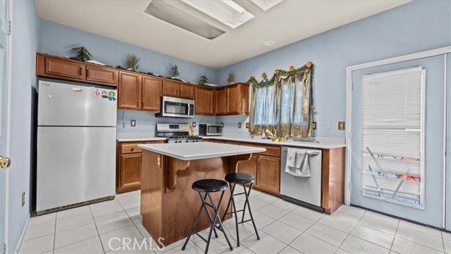 Detail Gallery Image 7 of 20 For 13541 Princeton Dr, Victorville,  CA 92392 - 3 Beds | 2 Baths