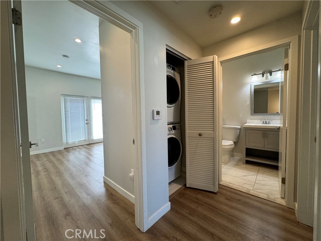 Detail Gallery Image 7 of 18 For 22425 S Del Valle St #3,  Woodland Hills,  CA 91364 - 3 Beds | 2/1 Baths