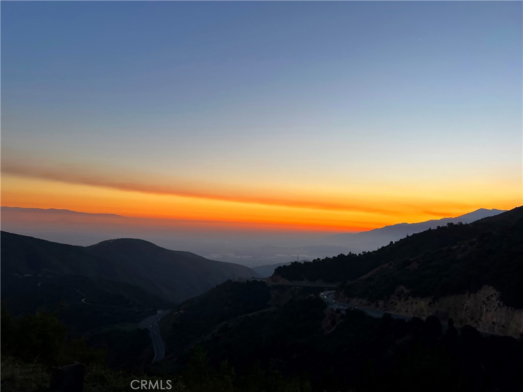 https://media.crmls.org/medias/342c3209-81dd-4f4b-a127-60d8e8cae618.jpg?preset=X-Large