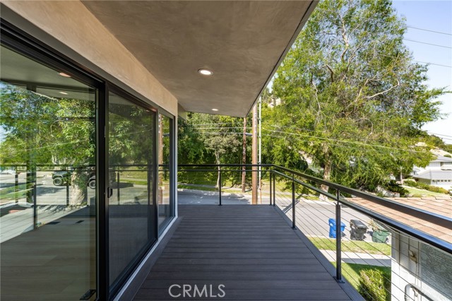 325 N Madison Avenue, Monrovia CA: https://media.crmls.org/medias/342c7116-a63a-433d-8208-50d6bc16cbed.jpg