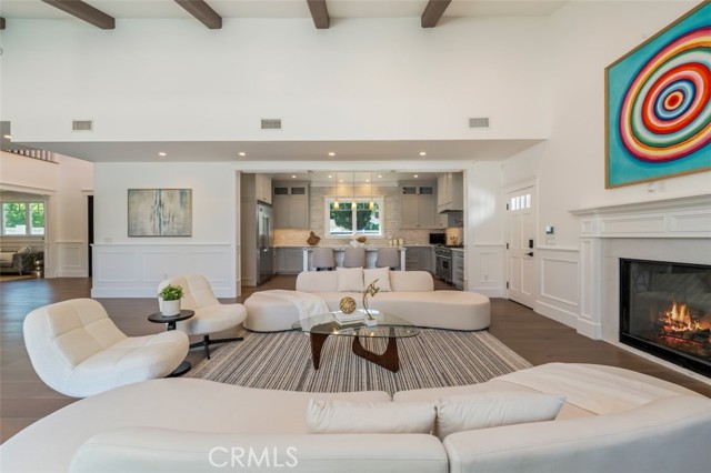 20701 Dumont Street, Woodland Hills CA: https://media.crmls.org/medias/342c7a3e-36f8-4958-b86f-f01e0a8fddac.jpg