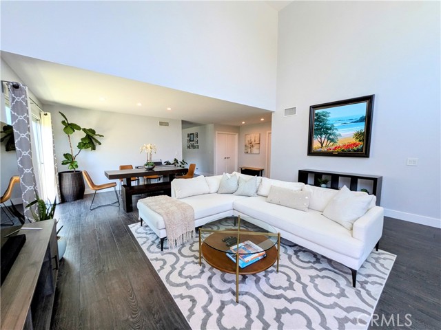 Detail Gallery Image 2 of 17 For 20291 Bancroft Cir, Huntington Beach,  CA 92646 - 4 Beds | 2/1 Baths