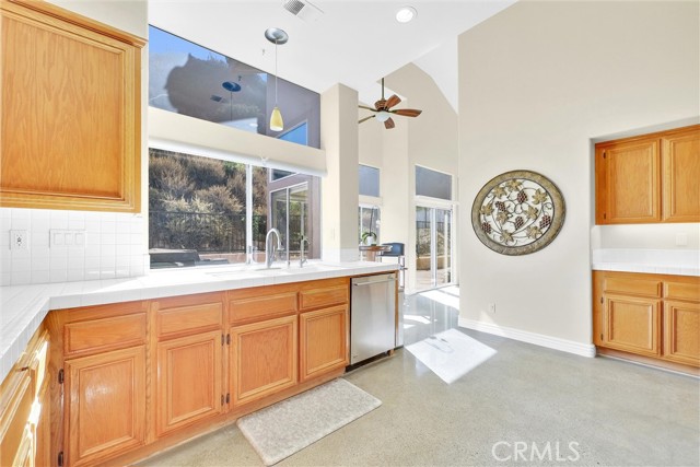 Detail Gallery Image 21 of 43 For 4200 San Ramon Dr, Corona,  CA 92882 - 4 Beds | 2/1 Baths