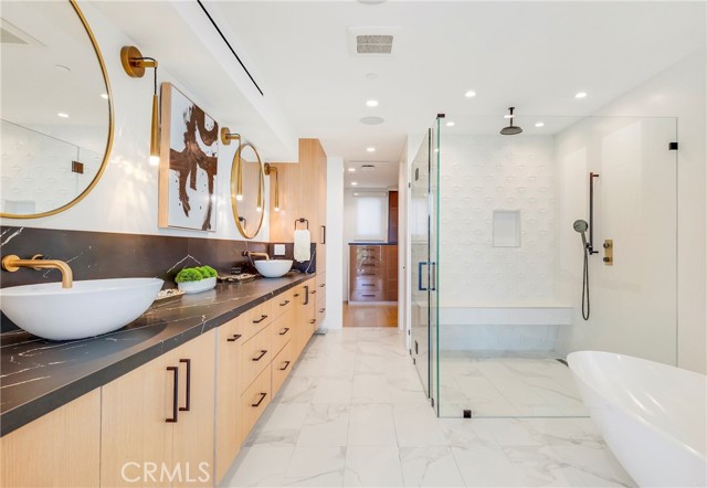 Detail Gallery Image 32 of 61 For 221 Heliotrope Ave, Corona Del Mar,  CA 92625 - 4 Beds | 5/1 Baths