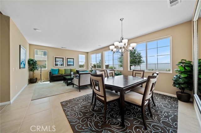 12729 Indian Ocean Drive, Etiwanda CA: https://media.crmls.org/medias/342ee5c0-cfbf-4129-8e7b-2f16c04dfe30.jpg