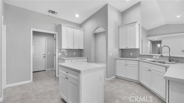 Detail Gallery Image 4 of 56 For 17995 Lilac St, Hesperia,  CA 92345 - 4 Beds | 2/1 Baths