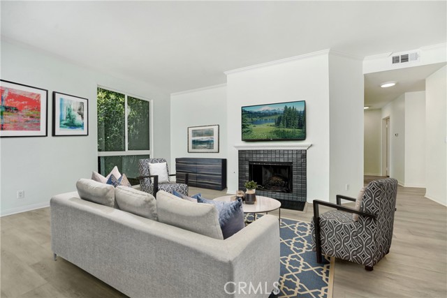 10861 Moorpark Street, North Hollywood CA: https://media.crmls.org/medias/342f1818-f410-4c1e-89c8-74e6589fd593.jpg