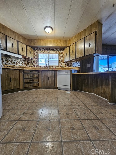 23820 Ironwood Avenue, Moreno Valley CA: https://media.crmls.org/medias/342f3d8c-6595-42ff-bdd8-294bf6aa2061.jpg
