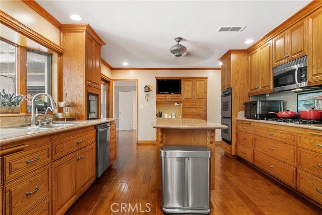 20451 Bermuda Street, Chatsworth CA: https://media.crmls.org/medias/34304852-fd91-45e5-8815-f58556e6223e.jpg