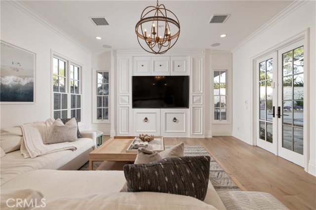 Detail Gallery Image 8 of 33 For 20 Gleneagles Dr, Newport Beach,  CA 92660 - 5 Beds | 4/1 Baths