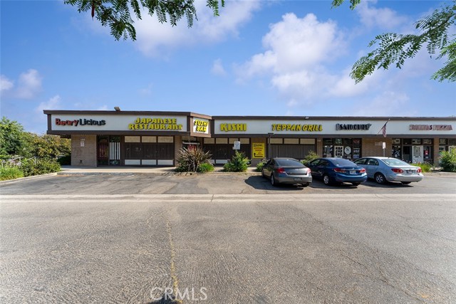 320 W Foothill Blvd, Upland CA: https://media.crmls.org/medias/3430e6f8-fb97-43a7-ab3f-cd414219768c.jpg