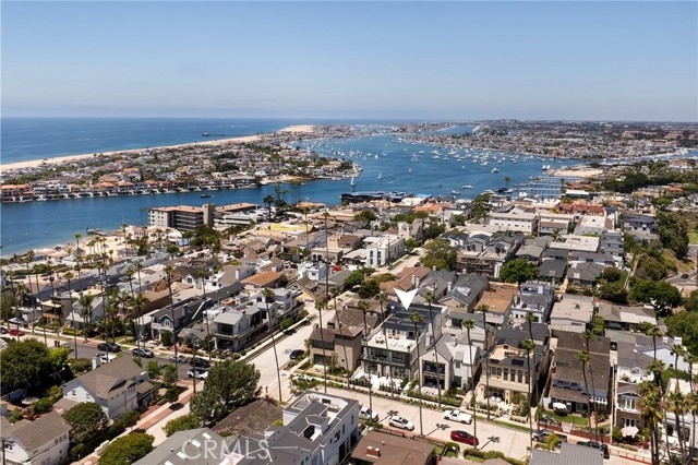 303 1/2 Goldenrod Avenue, Corona del Mar CA: https://media.crmls.org/medias/3431fcfc-c593-4a0a-b47b-df6b6a9c4589.jpg