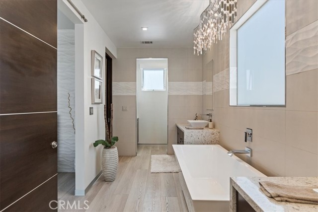 29 W Neapolitan Lane, Long Beach CA: https://media.crmls.org/medias/34321b27-bb76-40bd-a376-d797605e6e40.jpg