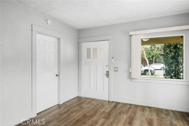 Detail Gallery Image 3 of 19 For 304 E Garfield, Glendale,  CA 91205 - 2 Beds | 1/1 Baths