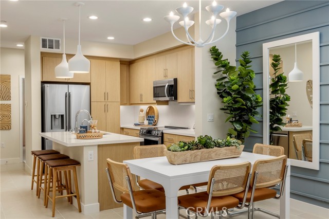 Detail Gallery Image 2 of 7 For 1313 Cantada Ct, El Cajon,  CA 92019 - 3 Beds | 3 Baths