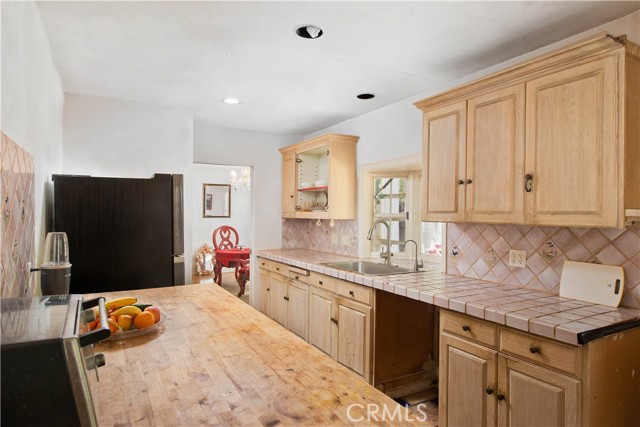 Detail Gallery Image 12 of 19 For 507 W Rustic Rd., Santa Monica,  CA 90402 - 3 Beds | 2/1 Baths