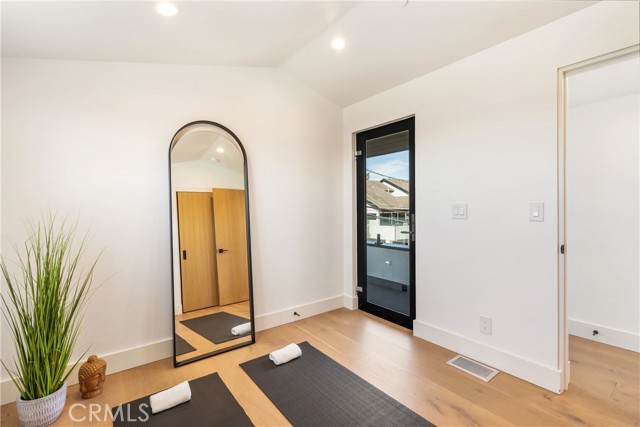 Detail Gallery Image 39 of 64 For 521 1/2 Iris Ave, Corona Del Mar,  CA 92625 - 2 Beds | 2/1 Baths