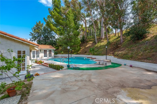 40 Club View Lane, Rolling Hills Estates, California 90274, 5 Bedrooms Bedrooms, ,3 BathroomsBathrooms,Residential,Sold,Club View,PW22062532