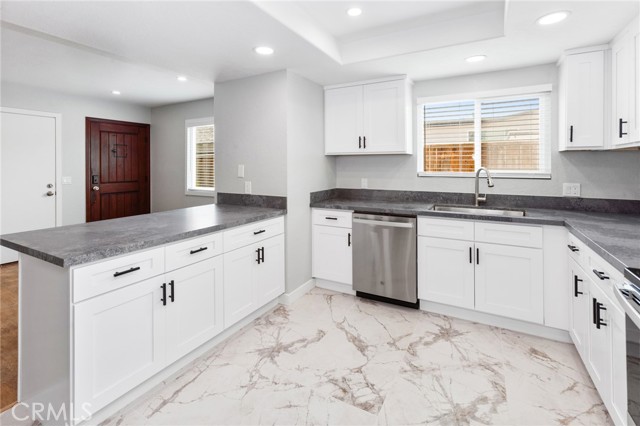 118 W Canada, San Clemente CA: https://media.crmls.org/medias/343565b0-cc64-4e22-89fa-4554c538f072.jpg