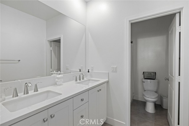 Detail Gallery Image 22 of 57 For 236 Yerba, Irvine,  CA 92618 - 4 Beds | 3/1 Baths