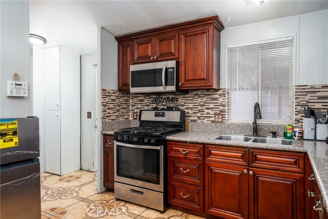 17225 Valley Boulevard, Fontana CA: https://media.crmls.org/medias/34364bab-999e-4c53-ac14-646538768037.jpg