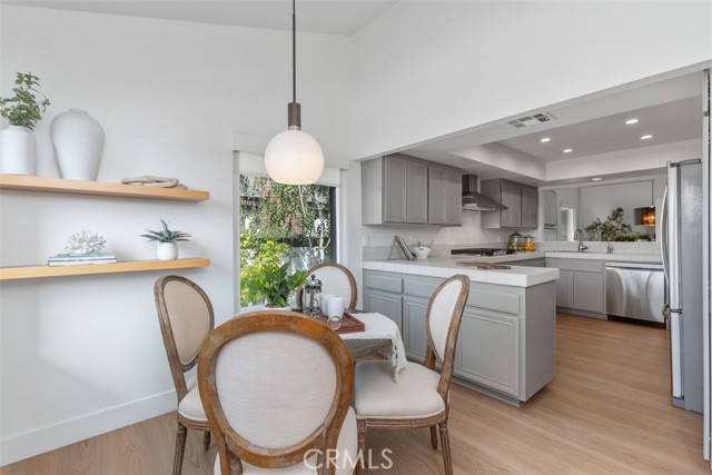 270 Old Ranch Road, Seal Beach CA: https://media.crmls.org/medias/34377400-01e7-4b6f-a9a4-fcfaac4a3d2e.jpg