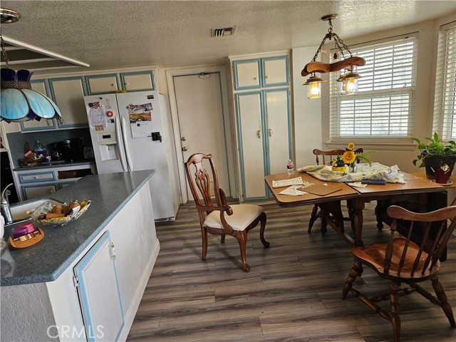 Detail Gallery Image 4 of 31 For 11175 Tyee Rd, Apple Valley,  CA 92308 - 3 Beds | 2 Baths