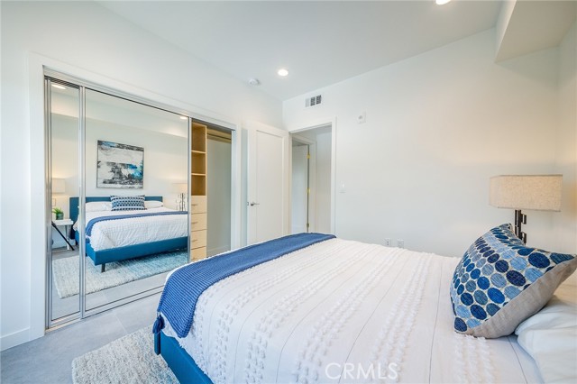 Detail Gallery Image 4 of 16 For 214 S Westmoreland #4,  Los Angeles,  CA 90004 - 2 Beds | 2 Baths