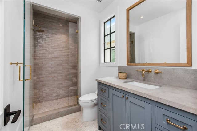 2209 Bayside Drive, Corona del Mar CA: https://media.crmls.org/medias/34387597-d3a5-4a85-8881-db414b19fe04.jpg