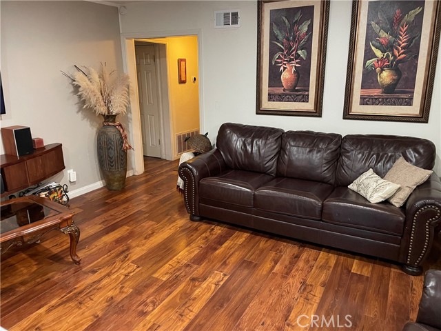 10016 Sophia Avenue, North Hills CA: https://media.crmls.org/medias/3438b27d-8124-4b72-8aa8-ba5cb9cd1ce1.jpg