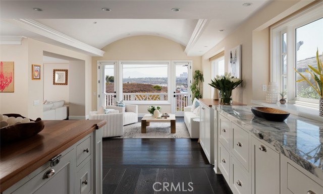 Detail Gallery Image 37 of 69 For 125 Kings Pl, Newport Beach,  CA 92663 - 5 Beds | 6/1 Baths