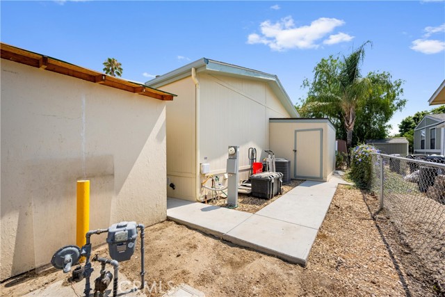 913 S Grand Avenue, San Jacinto CA: https://media.crmls.org/medias/3438dec6-1b1c-4e48-8d71-ad26e9a661fa.jpg