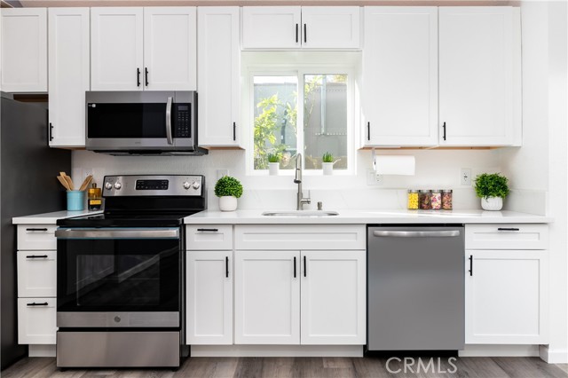 Detail Gallery Image 2 of 19 For 1135 N Howard St a,  Glendale,  CA 91207 - 2 Beds | 2 Baths