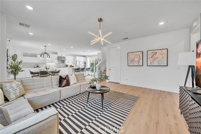 Detail Gallery Image 4 of 36 For 293 Lynx, Irvine,  CA 92618 - 4 Beds | 3 Baths