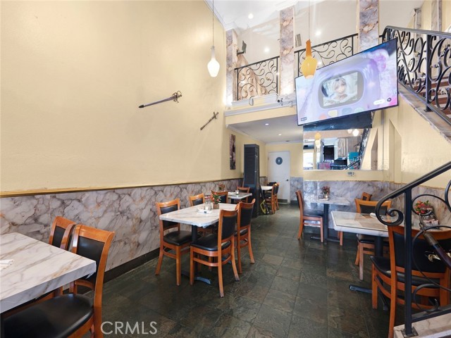 138 N San Fernando Boulevard, Burbank CA: https://media.crmls.org/medias/343a49fa-25f9-4112-b907-f025e25d74c2.jpg