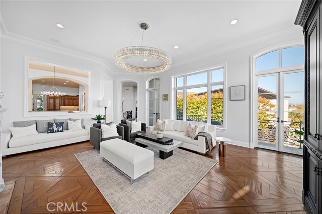 Detail Gallery Image 13 of 46 For 121 Emerald Bay, Laguna Beach,  CA 92651 - 5 Beds | 4/1 Baths