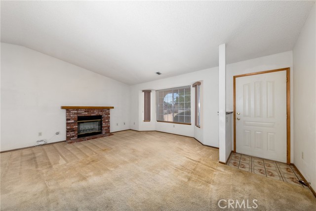 21930 Mohican Avenue, Apple Valley CA: https://media.crmls.org/medias/343afbba-b138-42b3-9c22-f9218465b862.jpg