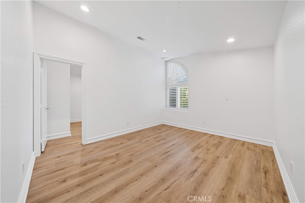 MLS #OC25250292 image #21