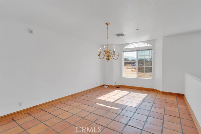 8381 White Road, Phelan CA: https://media.crmls.org/medias/343b5a02-fb31-4986-a292-4da0e418aca9.jpg