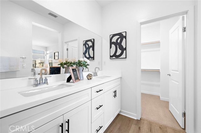 944 N Divino Privado, Ontario CA: https://media.crmls.org/medias/343b61db-98fe-410f-bd05-90571f04148b.jpg