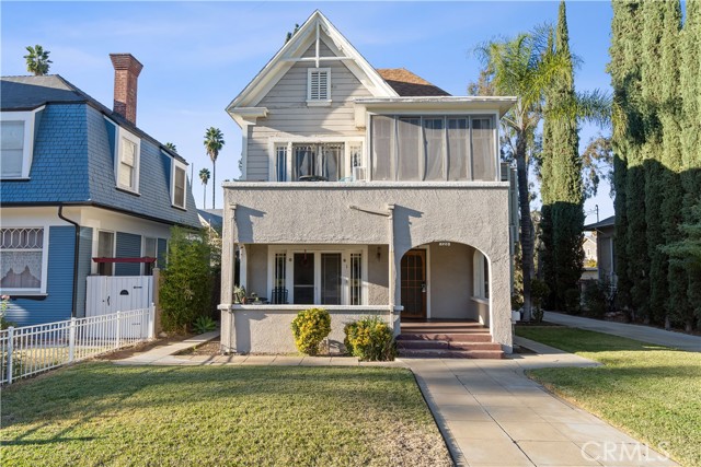 120 W Olive Avenue, Redlands CA: https://media.crmls.org/medias/343c796e-177d-405e-b526-55dcde5a1e22.jpg