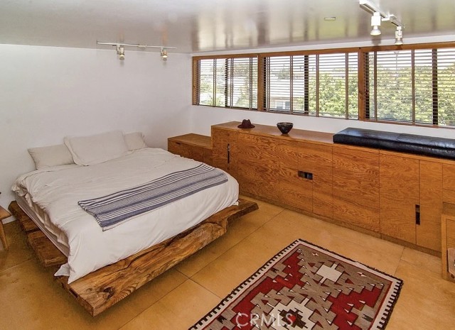 1113 Electric Avenue, Venice CA: https://media.crmls.org/medias/343d8cf2-216b-44c9-8b5a-d75885bbc954.jpg